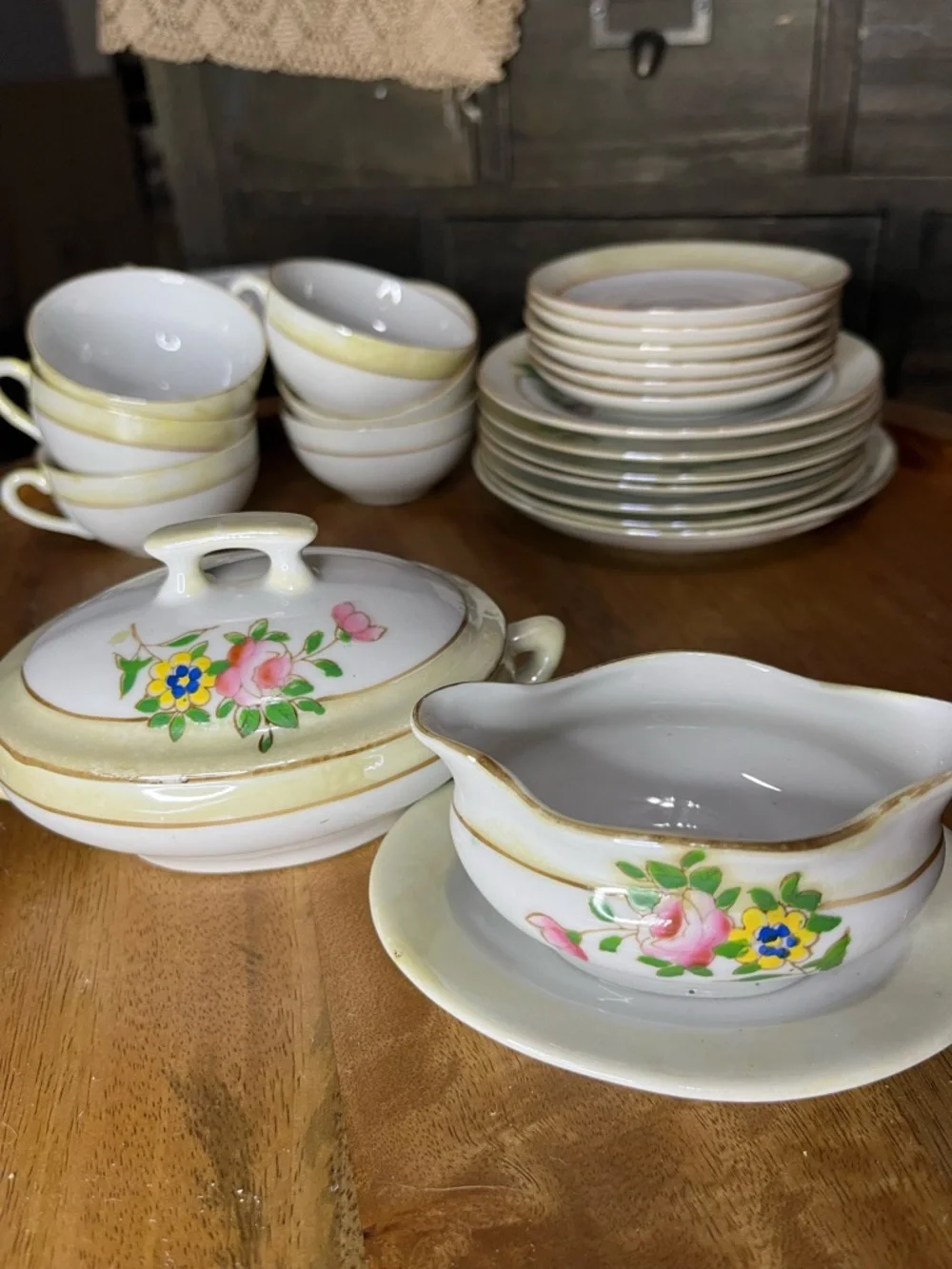 Vintage MINIATURE 28 piece Porcelain Tea Set‎